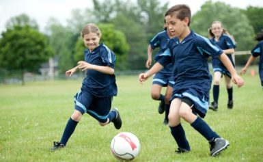 10 Tips on how to teach your kids to play Football